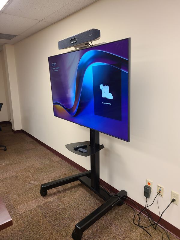 Mobile conferencing cart — Display and video bar on a rolling stand, ready for a room without permanent infrastructure.